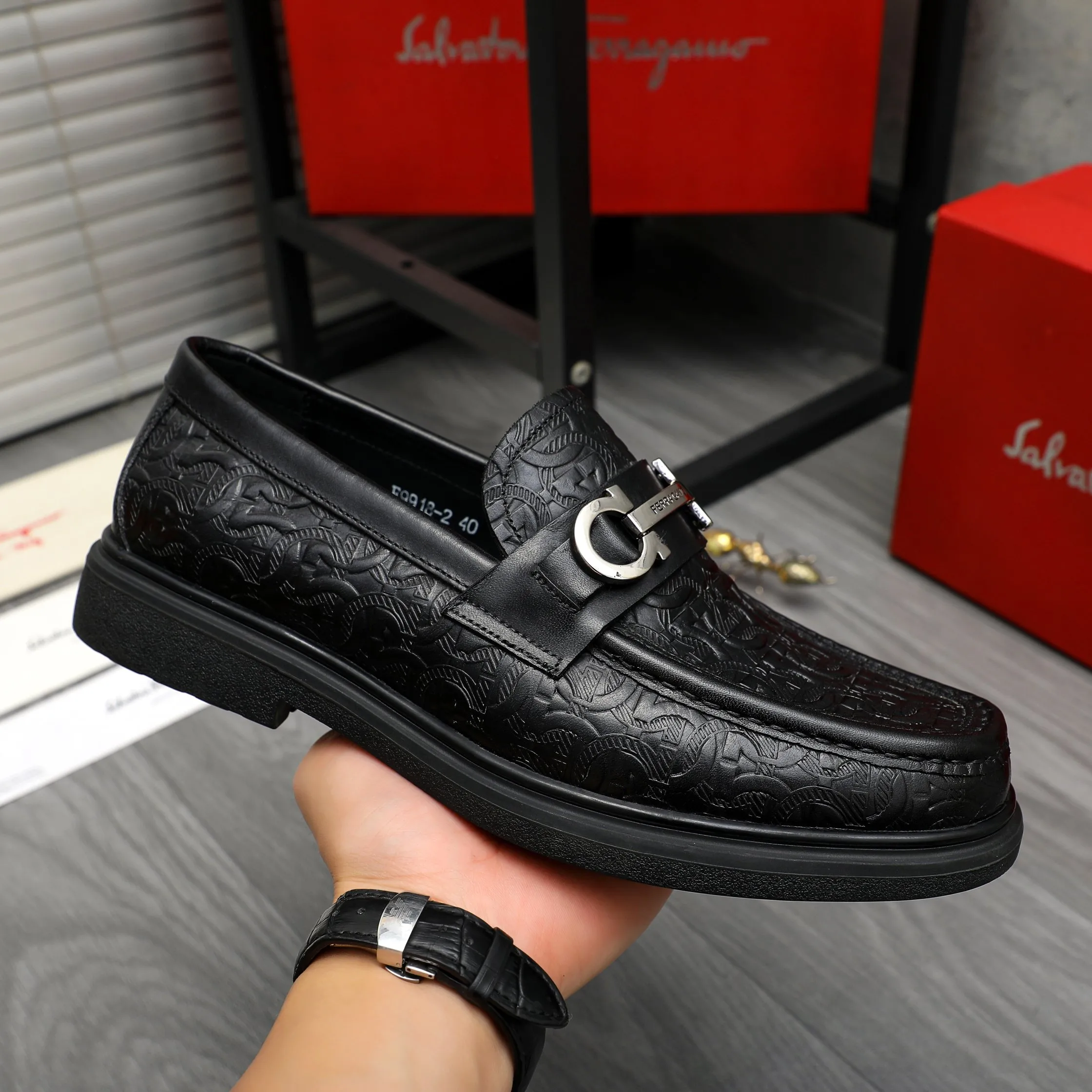 Men's shoes 💰p460 Product trademark: Ferragamo " Ferragamo ] Business slip-on leather shoes Regular size: 38-45 Product material: Selected embossed cowhide upper, cowhide lining, rubber outsole